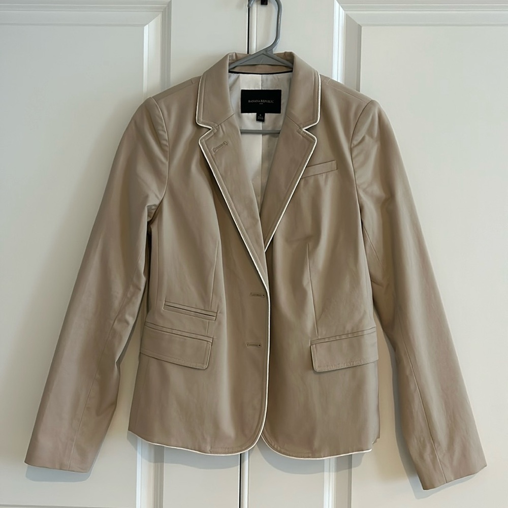 Banana Republic Khaki Blazer - NO TAG, NEVER WORN